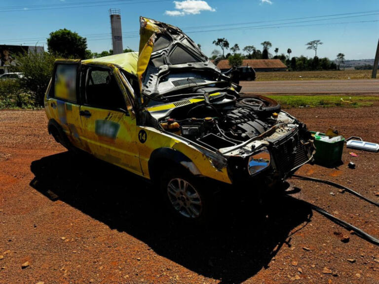 Veículo capota às margens da PR-589 em Nova Santa Rosa