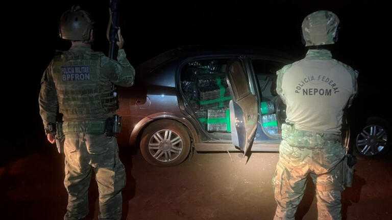 Meia tonelada de maconha é apreendida em carro em porto clandestino no Lago de Itaipu
