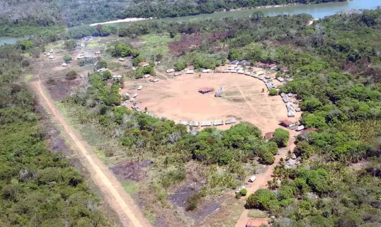 Lewandowski assina portaria de demarcação de três terras indígenas