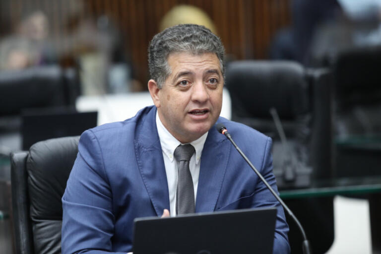 Proposta que estimula instalação de ecobanheiros no Paraná é aprovada na CCJ