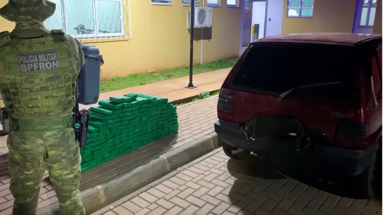 Casal é detido transportando 150 quilos de maconha com filhos a bordo