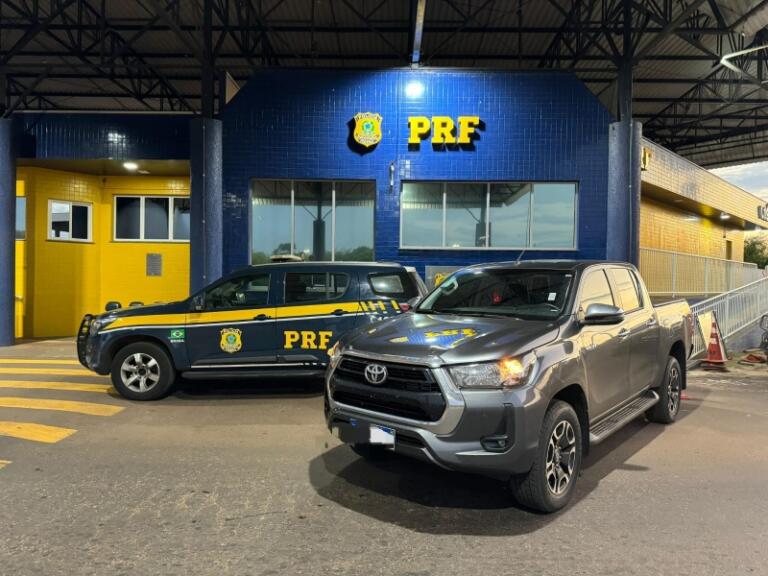 PRF recupera caminhonete furtada e prende dois suspeitos em Guaíra
