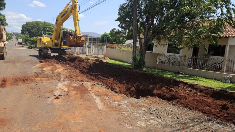 Avança obra de alargamento e de recape asfáltico na Rua Dom João VI