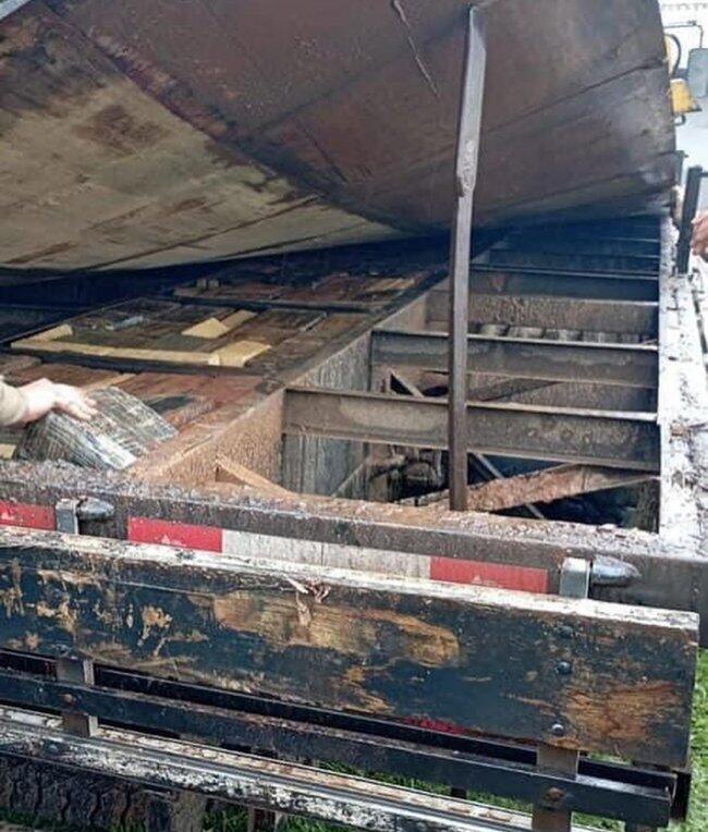 Quatro moradores de Santa Helena são presos com drogas em caminhão com fundo falso