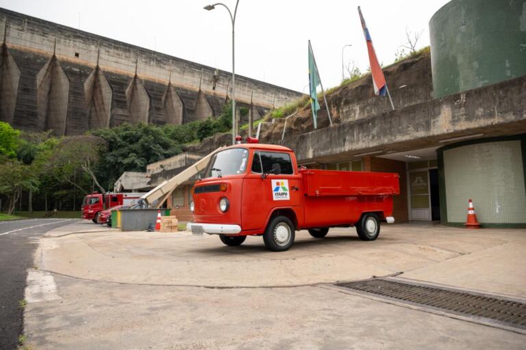Última Kombi da Itaipu está em exposição na usina em comemoração aos 50 anos