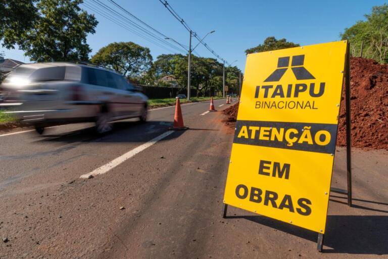 Obras na Avenida Tancredo Neves chegam ao trecho próximo ao viaduto da BR-277