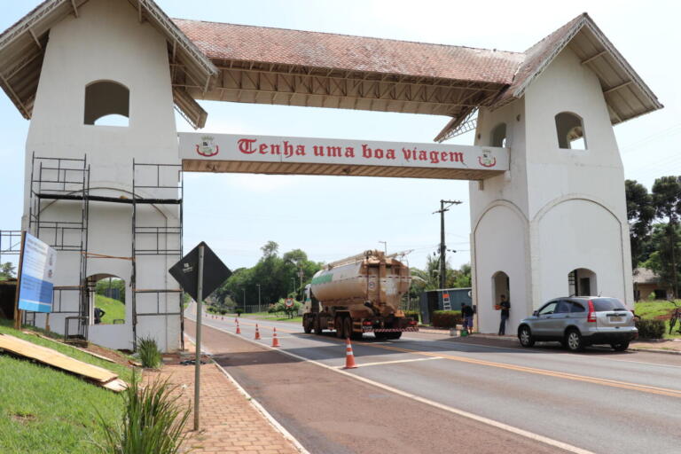 Obras de revitalização do pórtico de Pato Bragado são retomadas