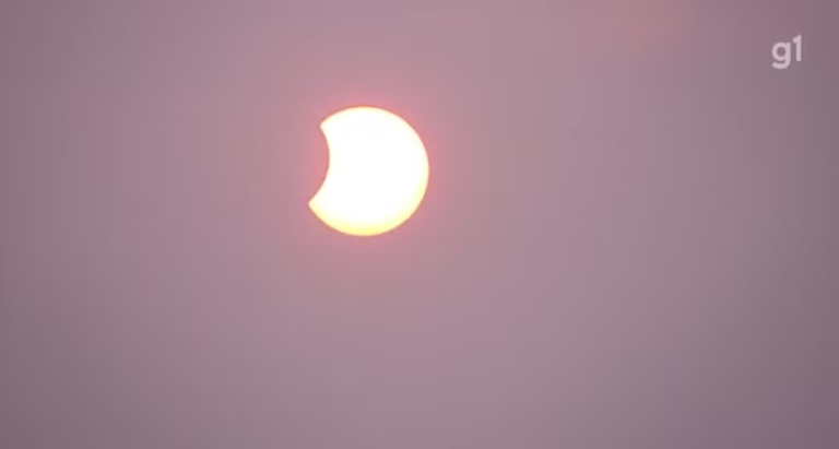 Eclipse solar é registrado por moradores do Oeste do Paraná
