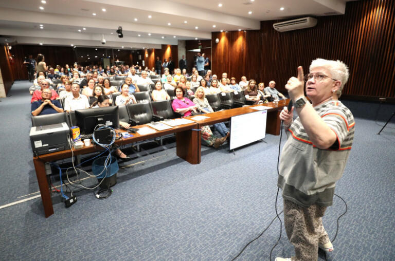 Palestra de Claudia Silvano contra golpes abre a Semana da Pessoa Idosa na Assembleia