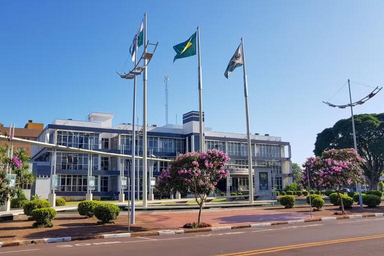 Prefeitura de Toledo abre processo seletivo com salários de até R$ 19 mil; veja como se inscrever