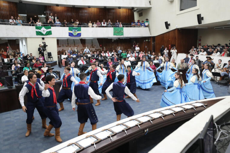 Legado de força e tradição do povo gaúcho é celebrado na Assembleia Legislativa do Paraná