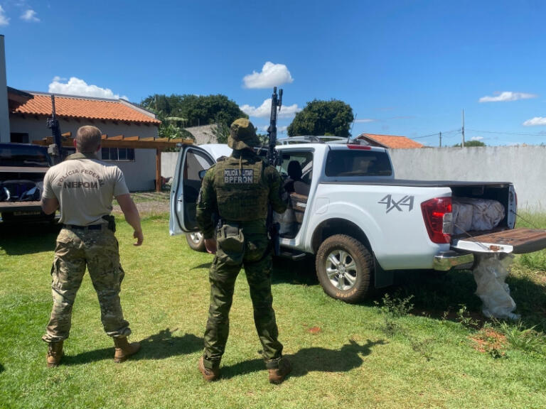 PF e BPFRON apreendem 1,2 tonelada de droga em caminhonetes roubadas em Iporã