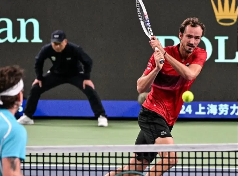 Thiago Wild faz jogo duro, mas é derrotado por Medvedev em Shanghai