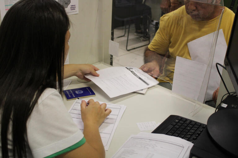 Semana começa com 22,3 mil vagas de emprego no Paraná