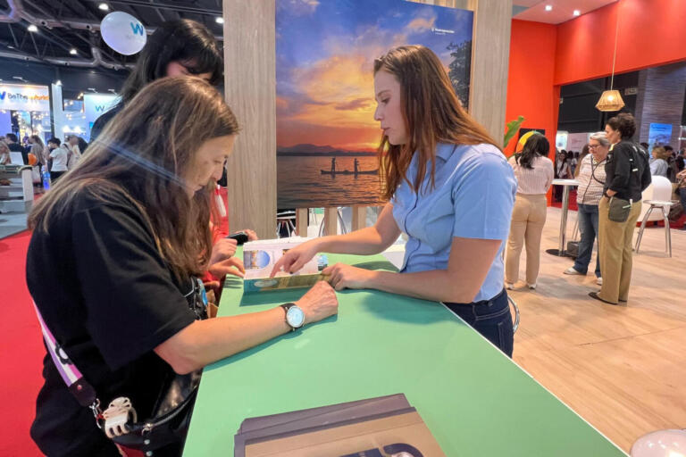 Saldo de mulheres empregadas no setor do turismo cresce 8,6% no Paraná