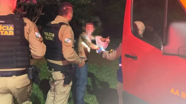 Pai é agredido com golpe de facão pelo filho em Cascavel