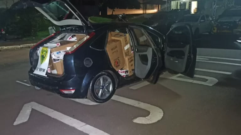 Polícia apreende carga de cigarros contrabandeados e detém motorista sem CNH em Toledo