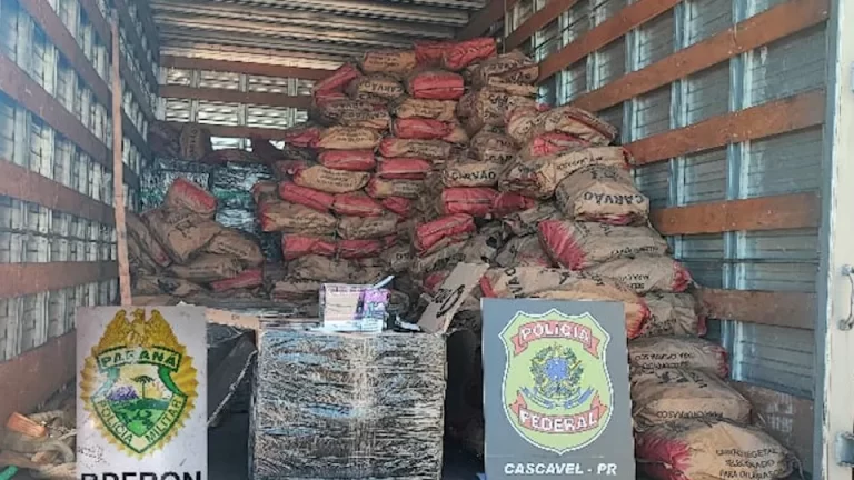 Caminhão carregado com cigarros eletrônicos é apreendido em Cascavel