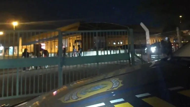 PRF autua 60 pessoas durante festa universitária em Toledo