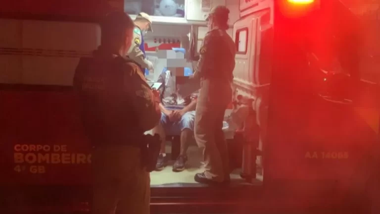 Homem é agredido com chute na cabeça em ônibus do transporte público em Cascavel