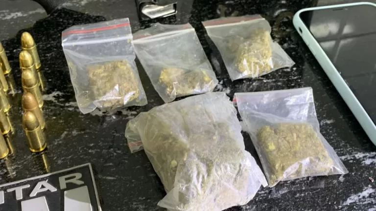 PM apreende pistola, drogas e colete balístico em Cascavel