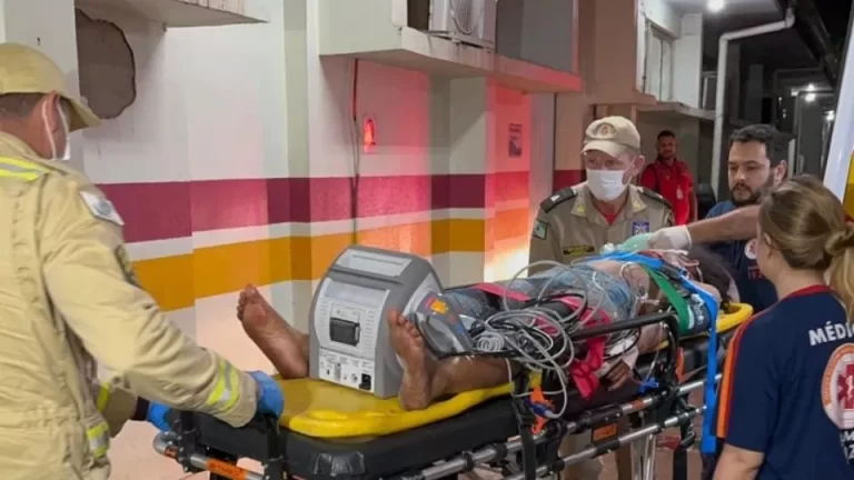 Adolescente ataca mãe com faca; mulher está hospitalizada em estado grave