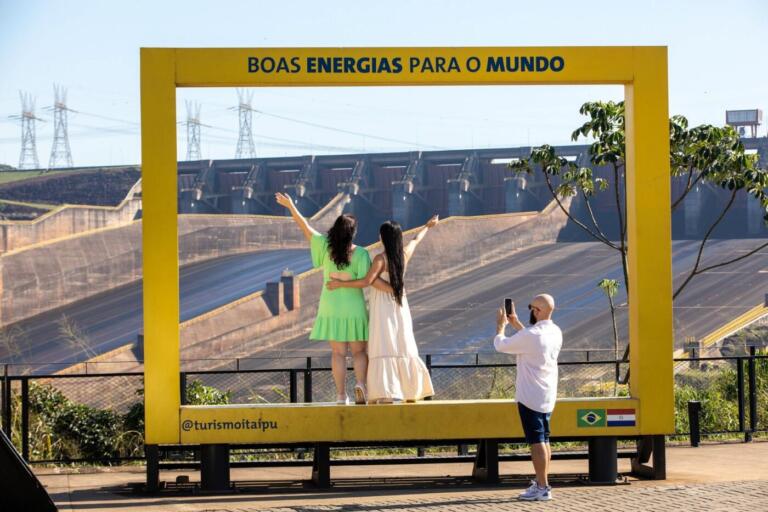 Itaipu recebe mais de 8 mil visitantes no feriadão da Proclamação da República