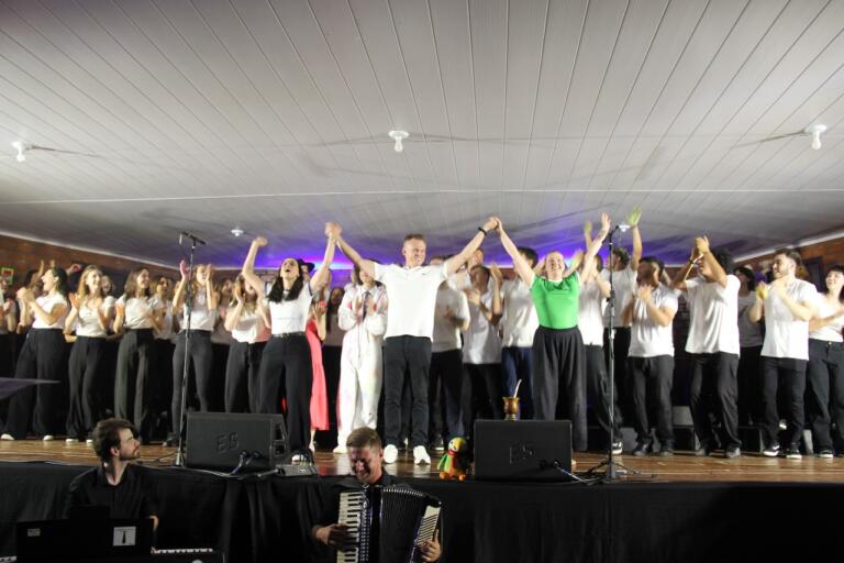 Espetáculo Cênico Musical “Atrás do Futuro” encanta Marechal Rondon