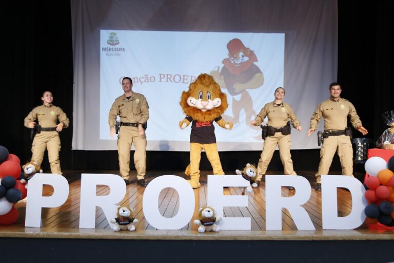 Mercedes celebra formatura do Proerd com 77 alunos comprometidos no combate às drogas