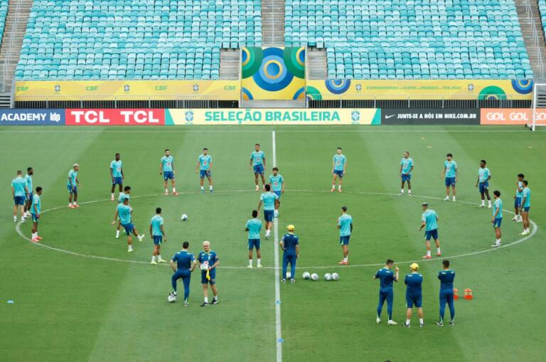 Brasil encara Uruguai na Bahia em último jogo do ano das Eliminatórias