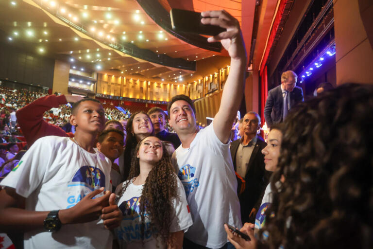 Ganhando o Mundo: 1,3 mil alunos passam pela preparação final antes do intercâmbio