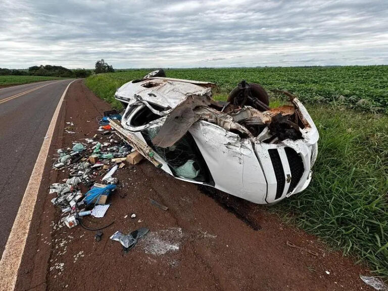 Montana bate em caminhão e capota na PR 182 entre Maripá e Toledo