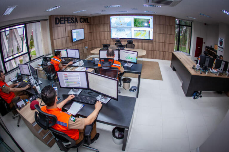 Com sistema robusto, Defesa Civil já fez 543 alertas de situações de risco em 2024