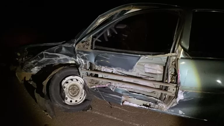 Fiesta entra na contramão e causa acidente na PRc 467