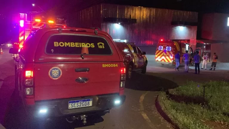 Jovem sofre múltiplas fraturas ao cair de elevador de carga em Cascavel