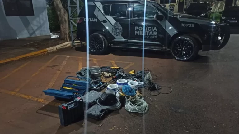 Fiat Strada e materiais elétricos furtados são recuperados pela PM em Toledo; dois homens são presos