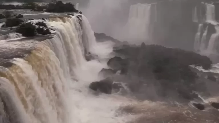 Vazão das Cataratas do Iguaçu atinge 5,5 milhões litros d’água por segundo