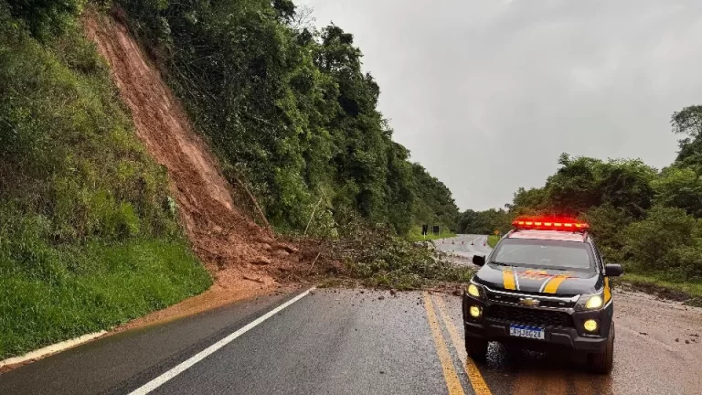 PRF atualiza situação das rodovias no Paraná após chuvas intensas