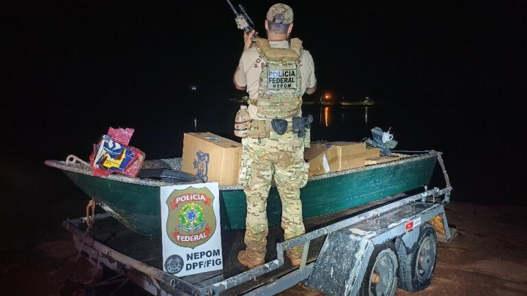 Embarcação com cigarros contrabandeados e cocaína é apreendida no Lago de Itaipu