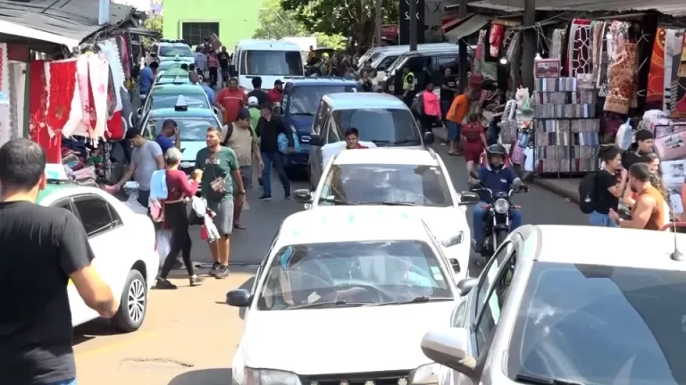 Vendas de Natal: Dólar que chega a R$ 6,30 afasta compristas do Paraguai