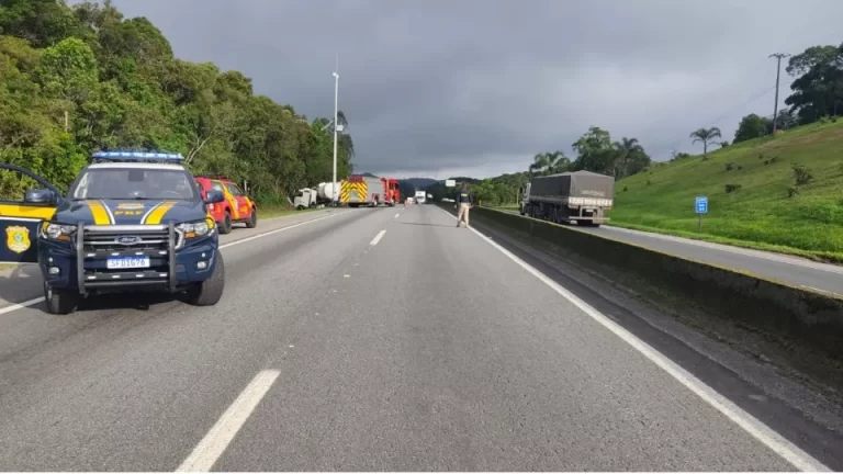 BR-277 é parcialmente interditada após caminhão-tanque sair da pista