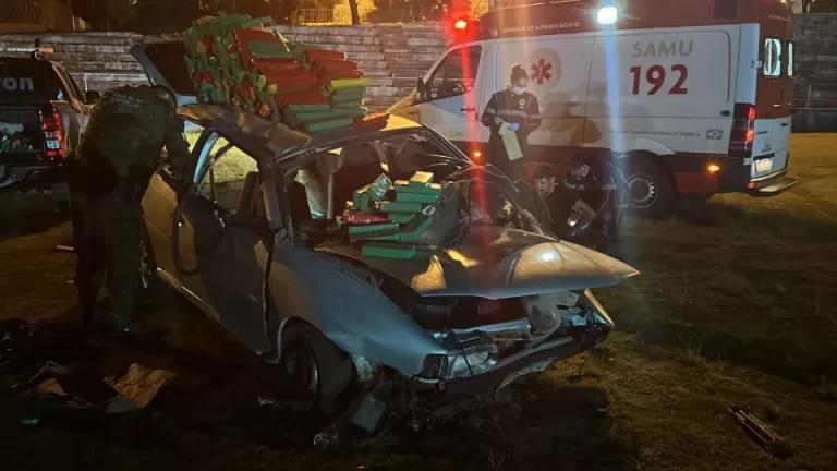 Carro com maconha sai da pista durante perseguição na BR-277