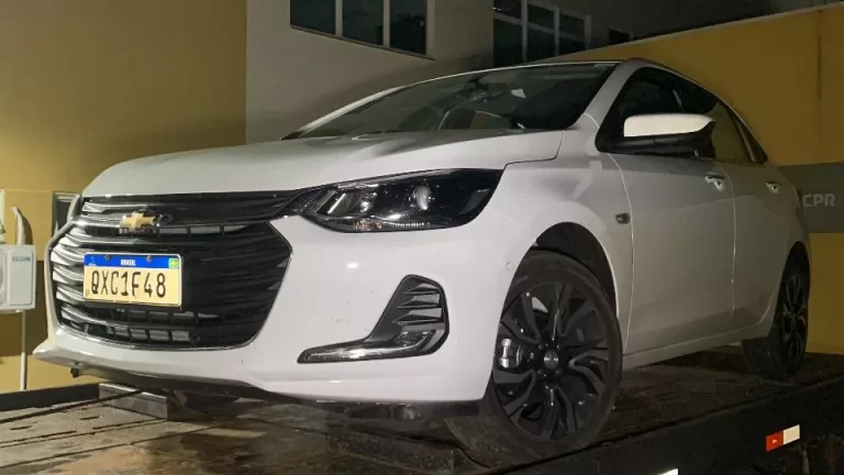 Veículo com placas furtadas é localizado pela PM em Cascavel