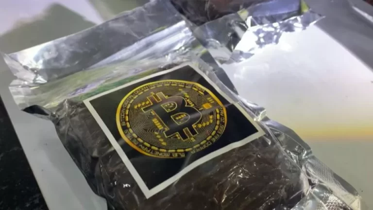 Jovem é detido com haxixe e skank após denúncia anônima