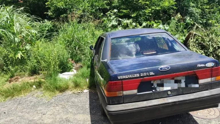 Homem abandona criança no carro e foge pelo esgoto para tentar escapar da Guarda Municipal
