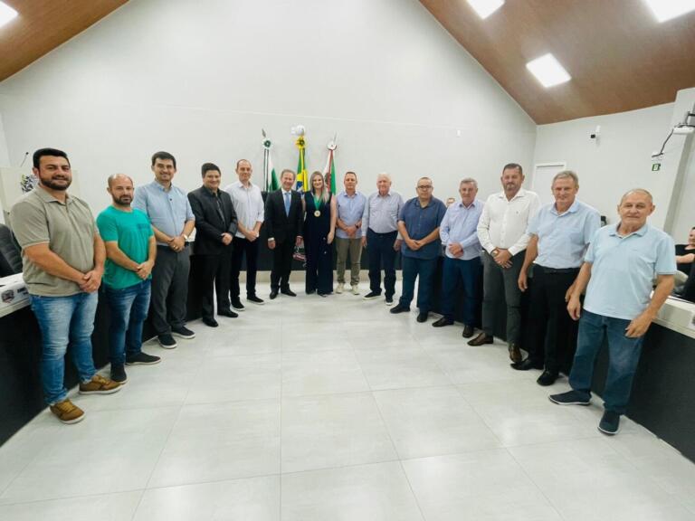 Servidora municipal Lucinei Klein é condecorada pelo Legislativo com “Medalha de Honra ao Mérito”