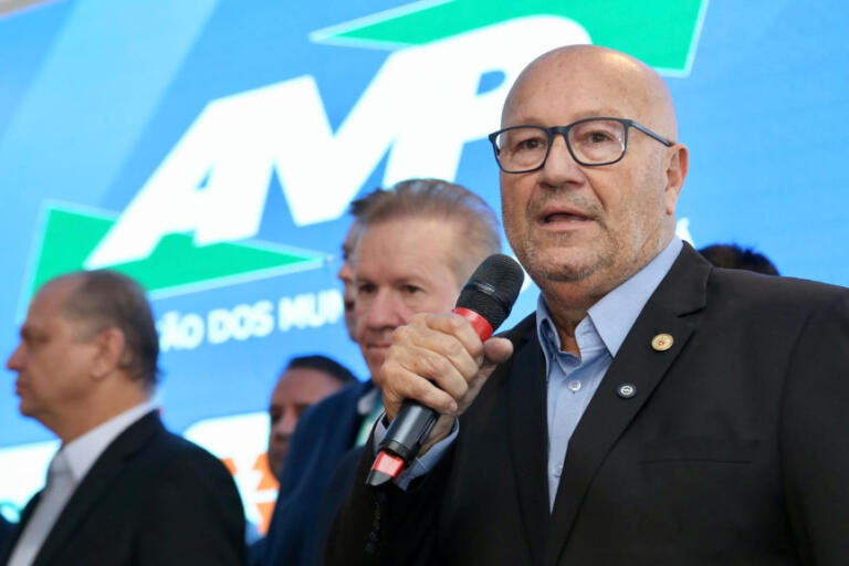 Qualificação dos gestores públicos é fundamental para as cidades do Paraná, diz deputado Luiz Claudio Romanelli