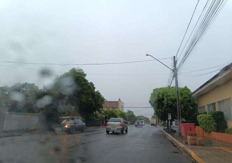 Instabilidade avança sobre o Paraná nesta segunda-feira com risco de temporais