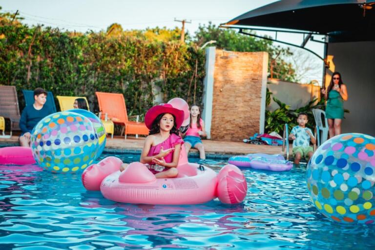 Aos oito anos, moradora da região lança nova música e promete conquistar o sertanejo