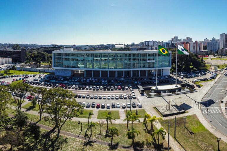 Novo boletim econômico destaca crescimento do Paraná e empregabilidade de jovens